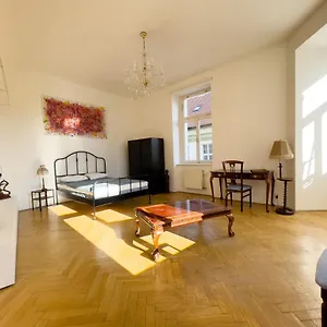 Apartment Center Of 369, Prague